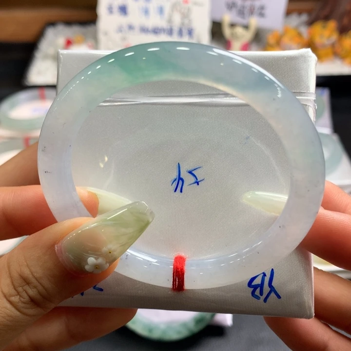 翡翠手镯未镶嵌11号乌鸡飘蓝色