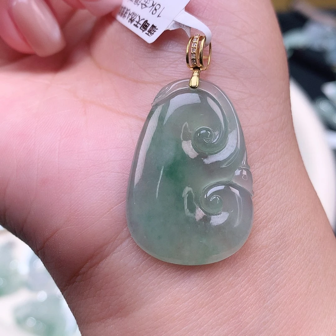 颈饰18K金镶嵌翡翠如意