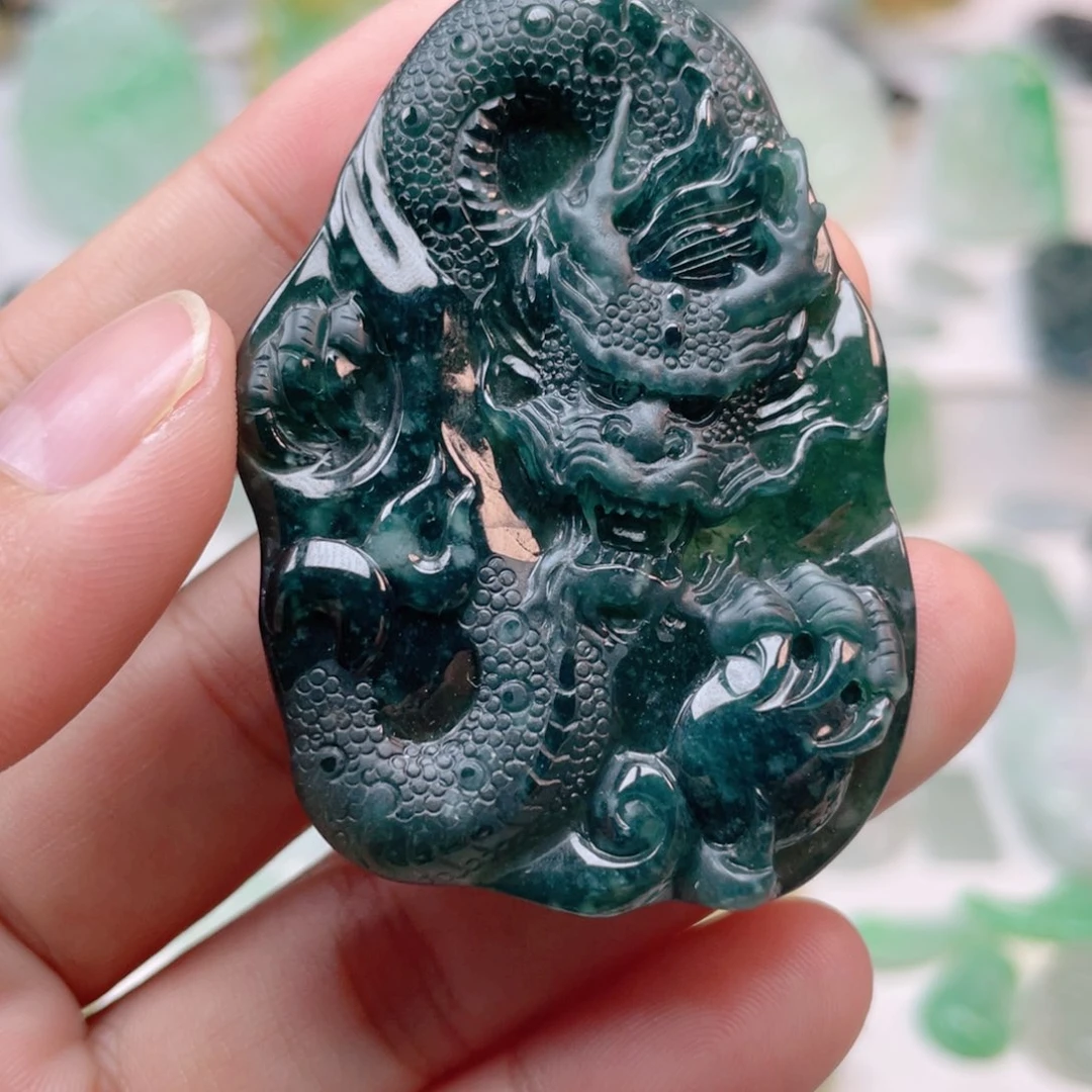 翡翠颈饰未镶嵌龙