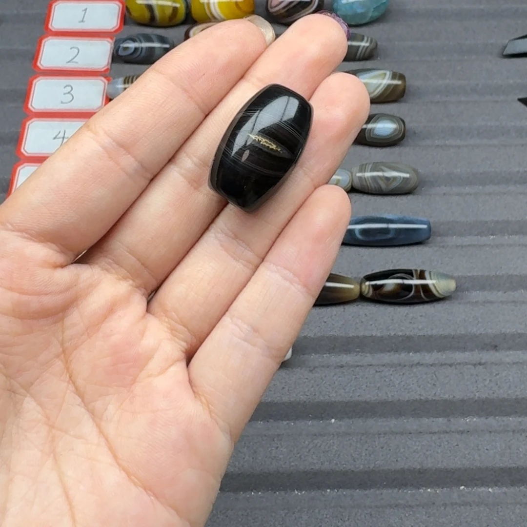 逍***叔玛瑙/玉髓合金珠宝半成品瑕