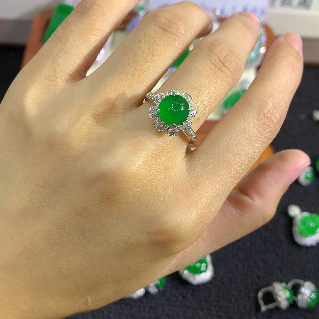 翡翠18K金镶嵌戒指蛋面