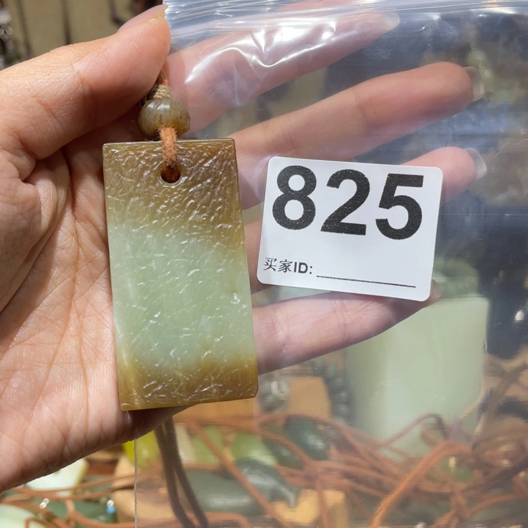 和田玉未镶嵌颈饰墨*