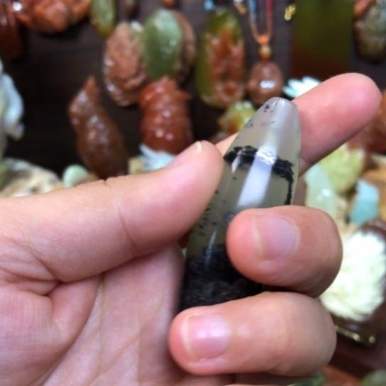 蛇纹石玉未镶嵌颈饰