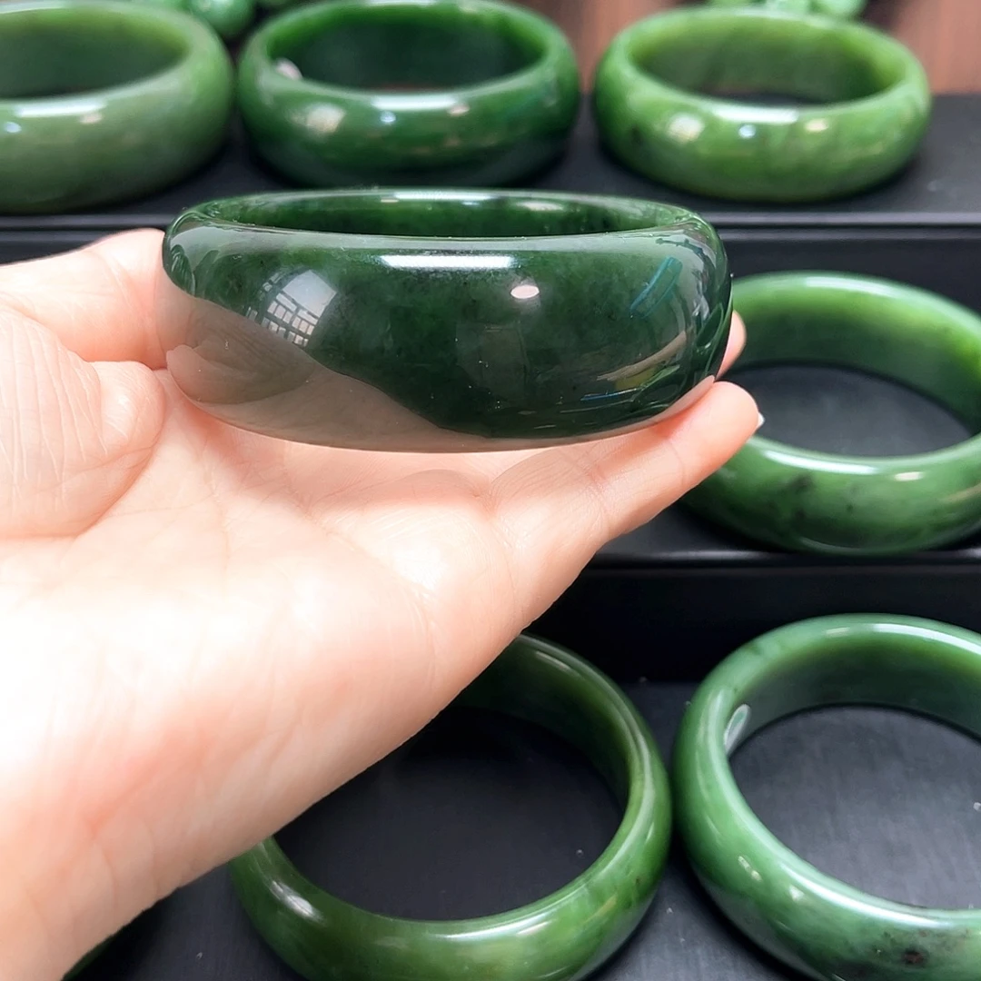 和田玉（碧玉）未镶嵌手镯