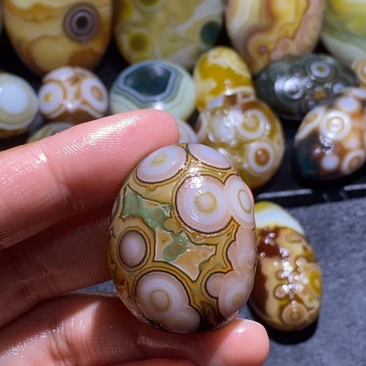玛瑙/玉髓未镶嵌珠宝半成品95