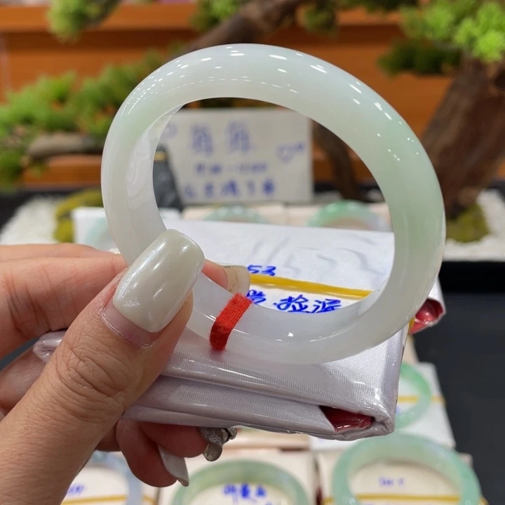 翡翠未镶嵌手镯（贵妃镯）缅甸翡翠