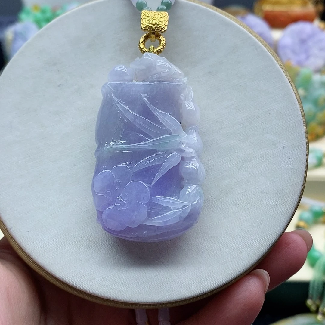 翡翠未镶嵌吊坠(赠链)