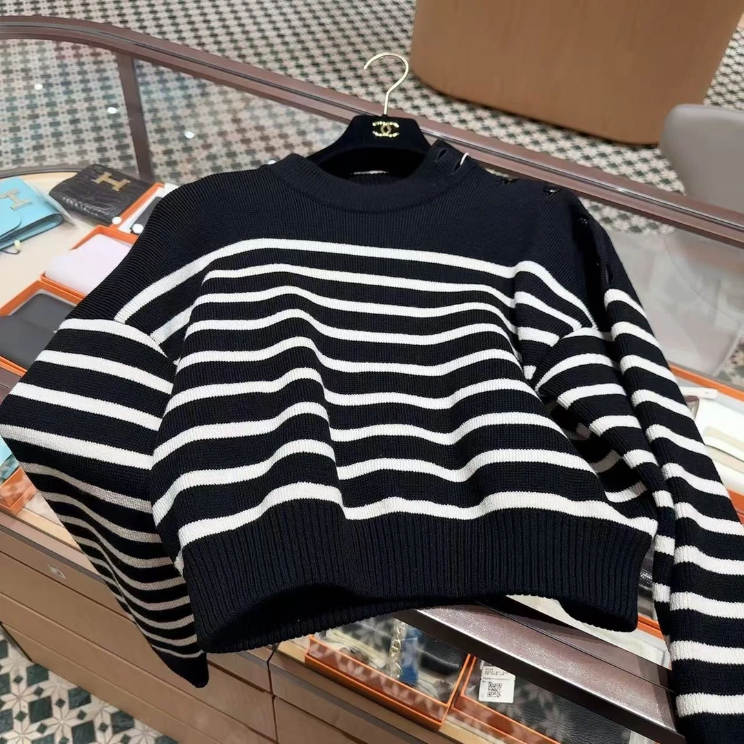 99新 Celine/思琳  小高领 黑白横条针织上衣 S码