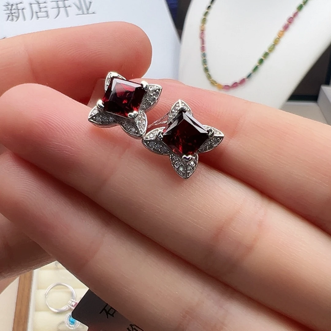 银S925镶嵌石榴石耳饰