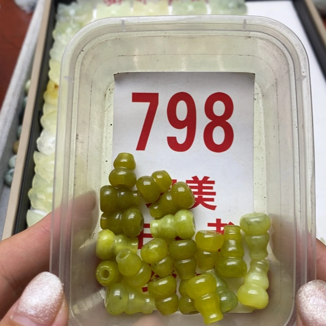 蛇纹石玉未镶嵌挂坠