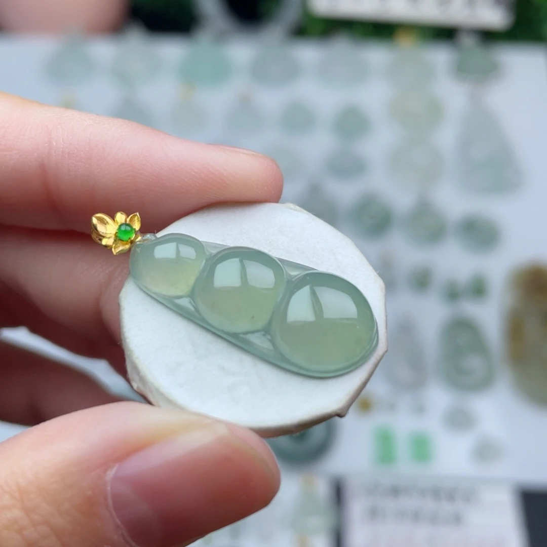 翡翠18K金镶嵌颈饰