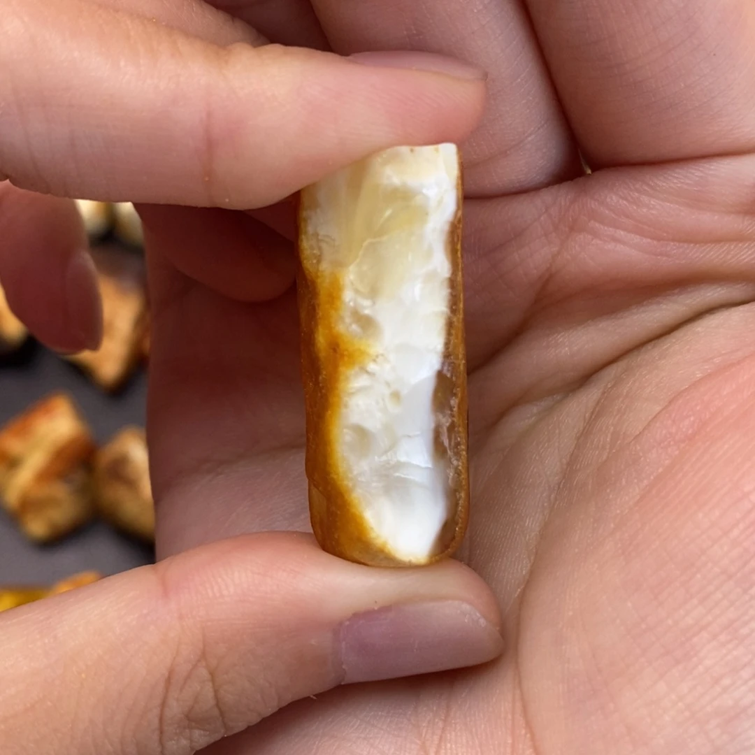 定制琥珀未镶嵌蜜蜡