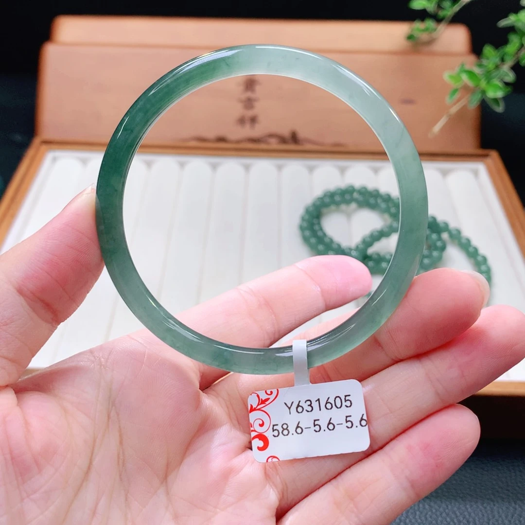 翡翠手镯（圆镯）未镶嵌