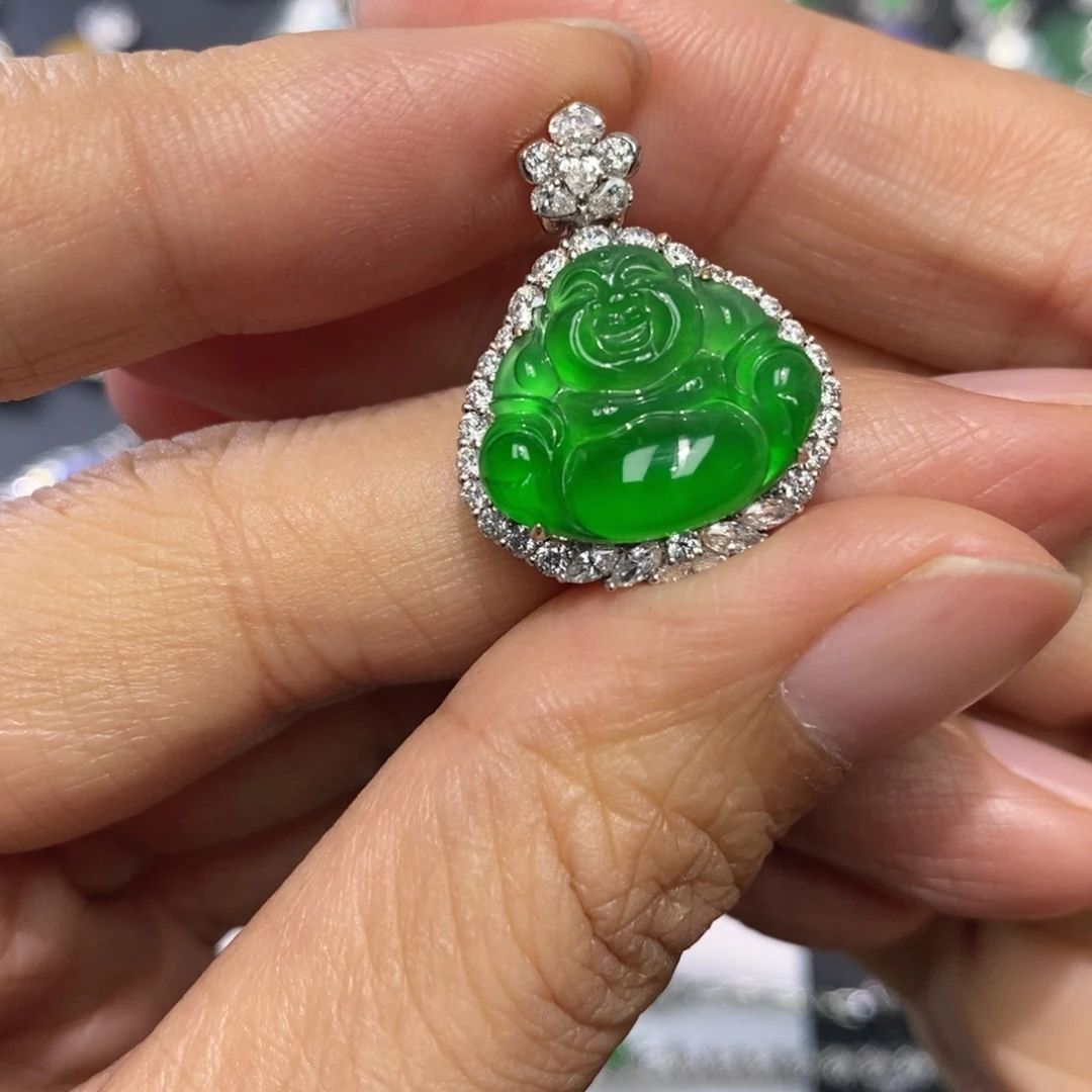 翡翠18K金镶嵌颈饰缅甸