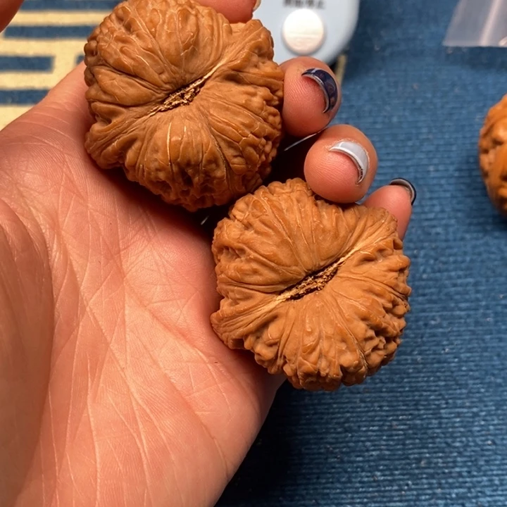 文玩核桃吊坠泥鳅背