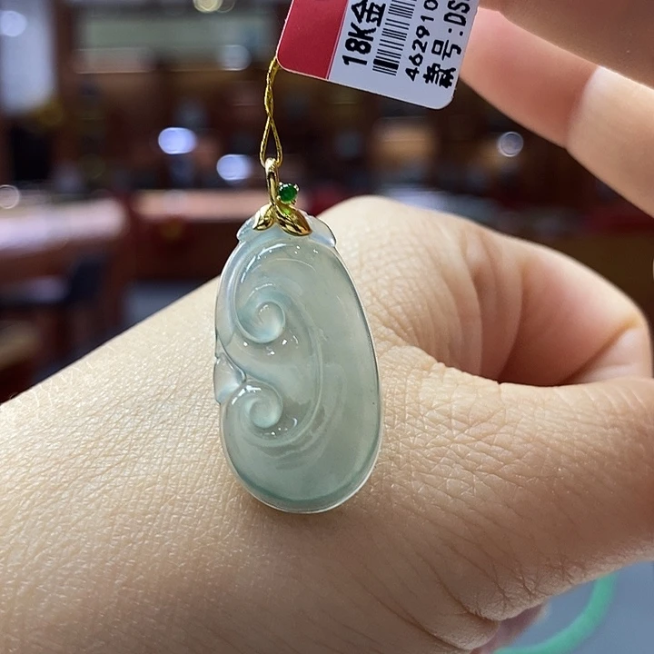 翡翠18K金镶嵌颈饰如意