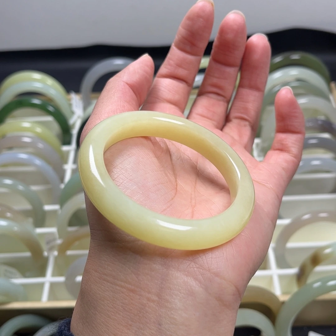 和田玉未镶嵌手镯53.6圈