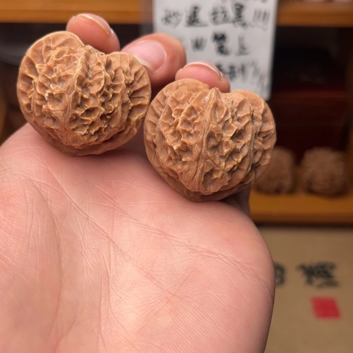 文玩核桃吊坠黄金甲宫灯