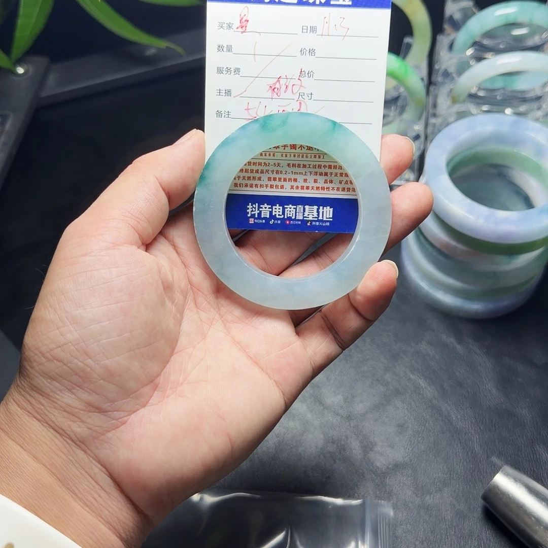 小***星定制翡翠未镶嵌翡翠手镯