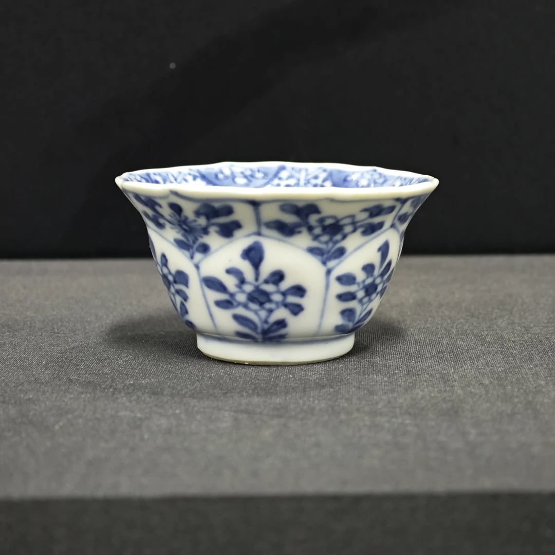 清 康熙 青花花卉葵口单杯MA-0090