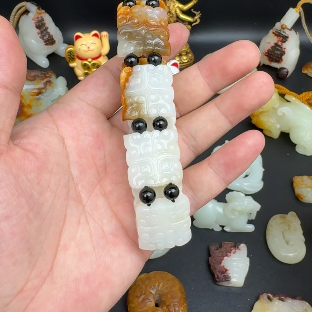 和田玉（糖玉）未镶嵌颈饰景