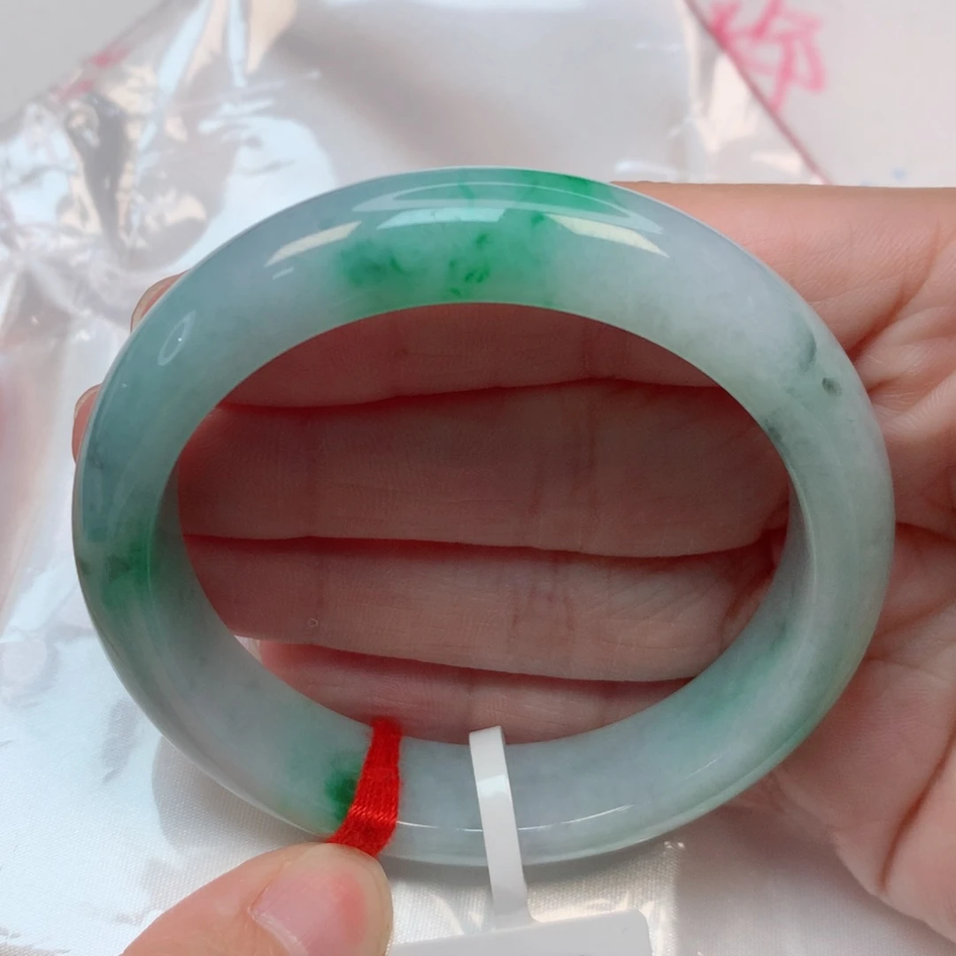 翡翠手镯未镶嵌55.5圈 飘阳绿花