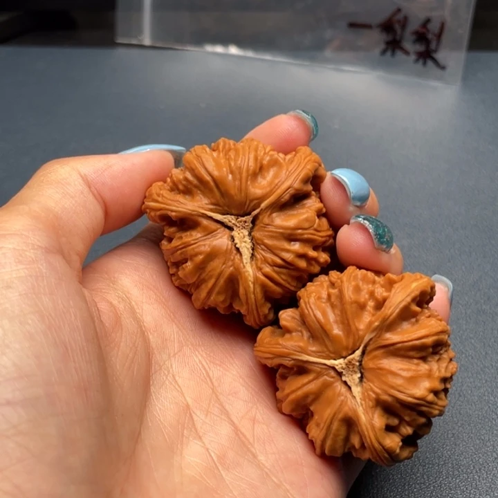 J***℡文玩核桃吊坠白狮子