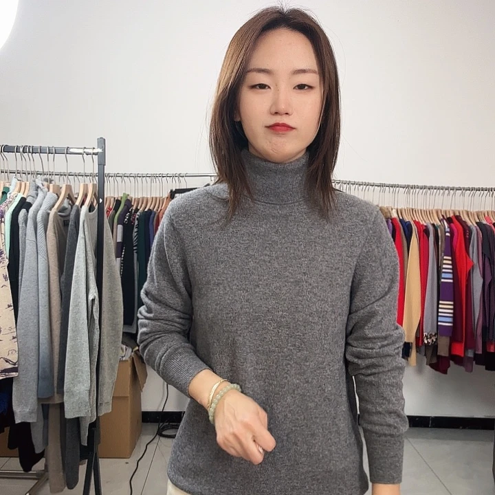 纯羊绒灰色高翻领120斤内