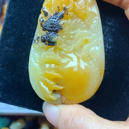 石英质玉(黄龙玉)未镶嵌颈饰
