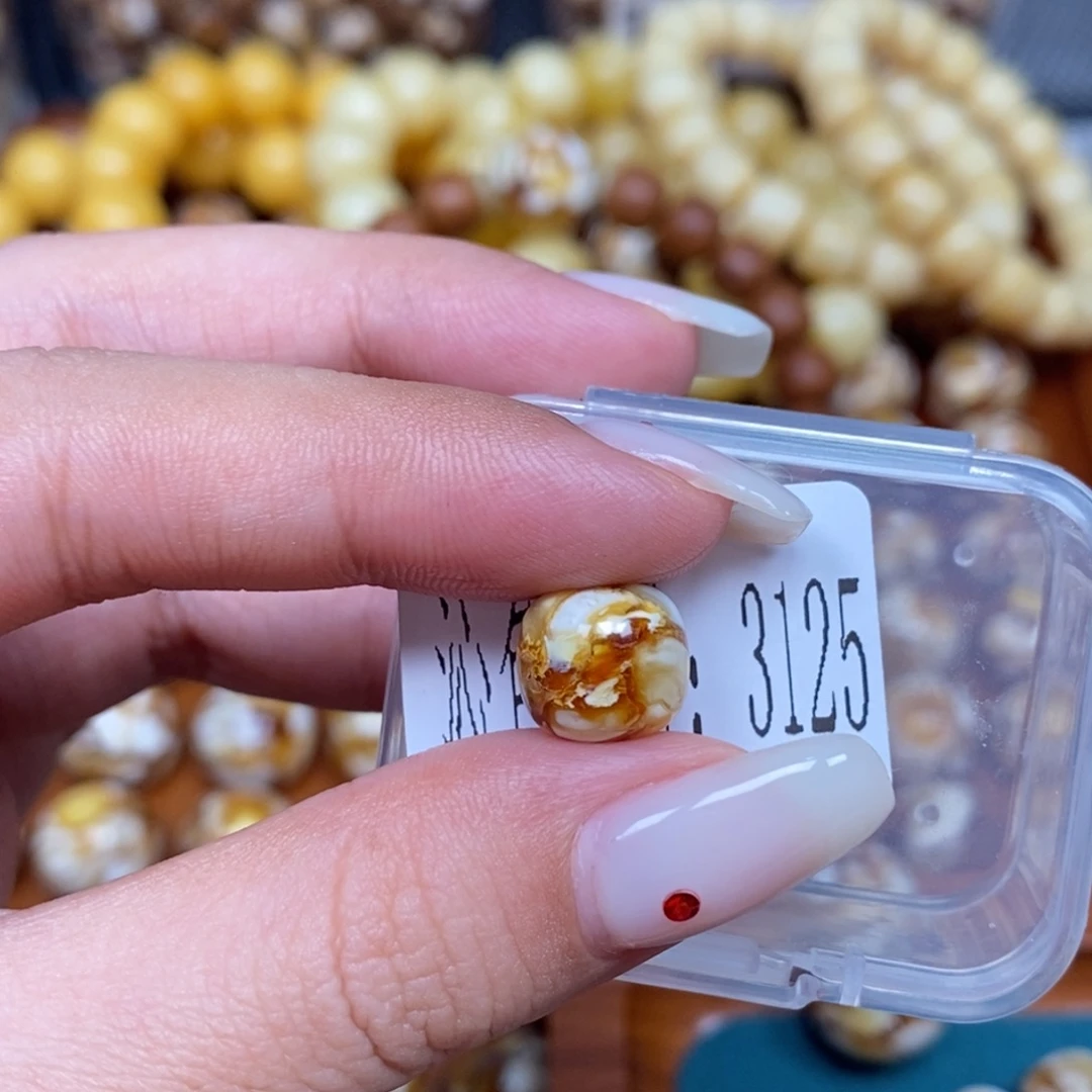 蜜蜡未镶嵌珠宝奇石3125