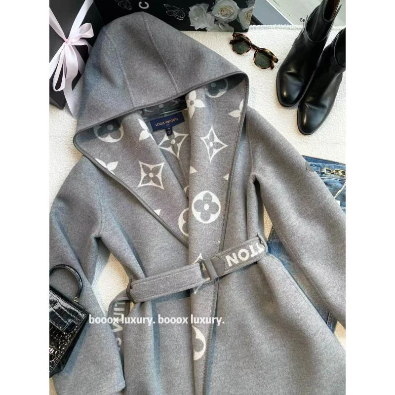 95新 LouisVuitton/路易威登  KK0003 灰色满印大logo浴袍大衣38
