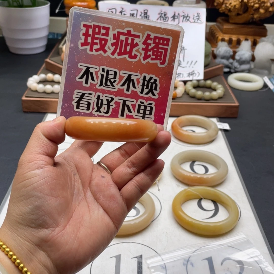 小***工石英岩玉未镶嵌手镯