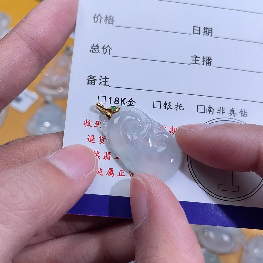 翡翠18K金镶嵌挂件葫芦