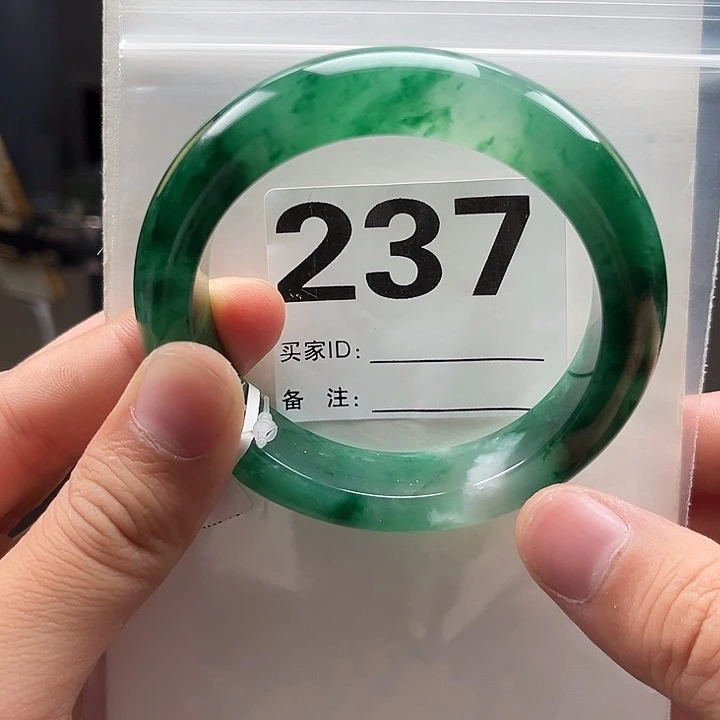 石英质玉（非洲翠）手镯未镶嵌237圈口5960