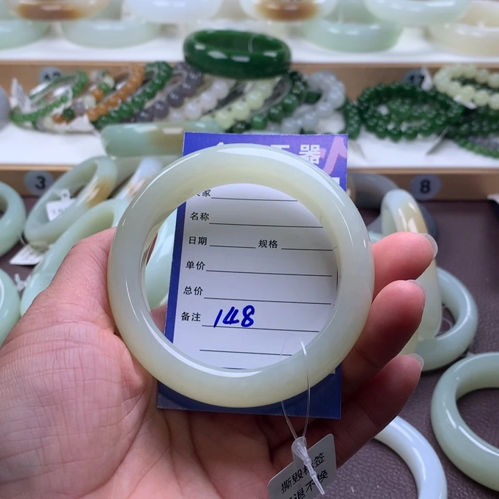 和田玉未镶嵌手镯