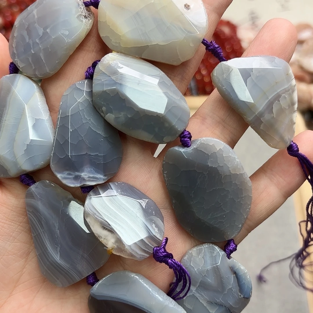 M***2玛瑙/玉髓未镶嵌珠宝半成品灰玛原石片一条