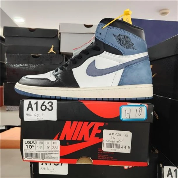 Nike AJ1黑蓝高帮 44.5码 全新原盒 12月3 sun A163