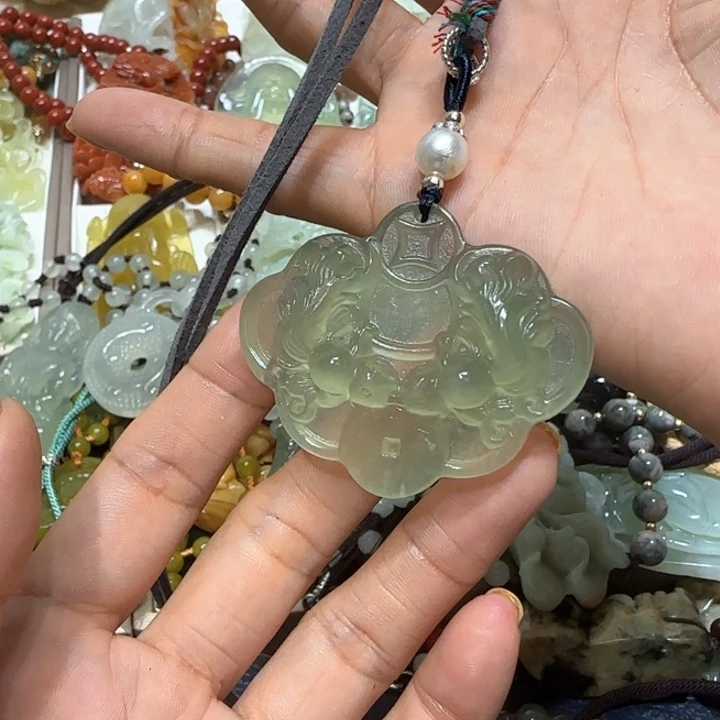蛇纹石玉未镶嵌吊坠