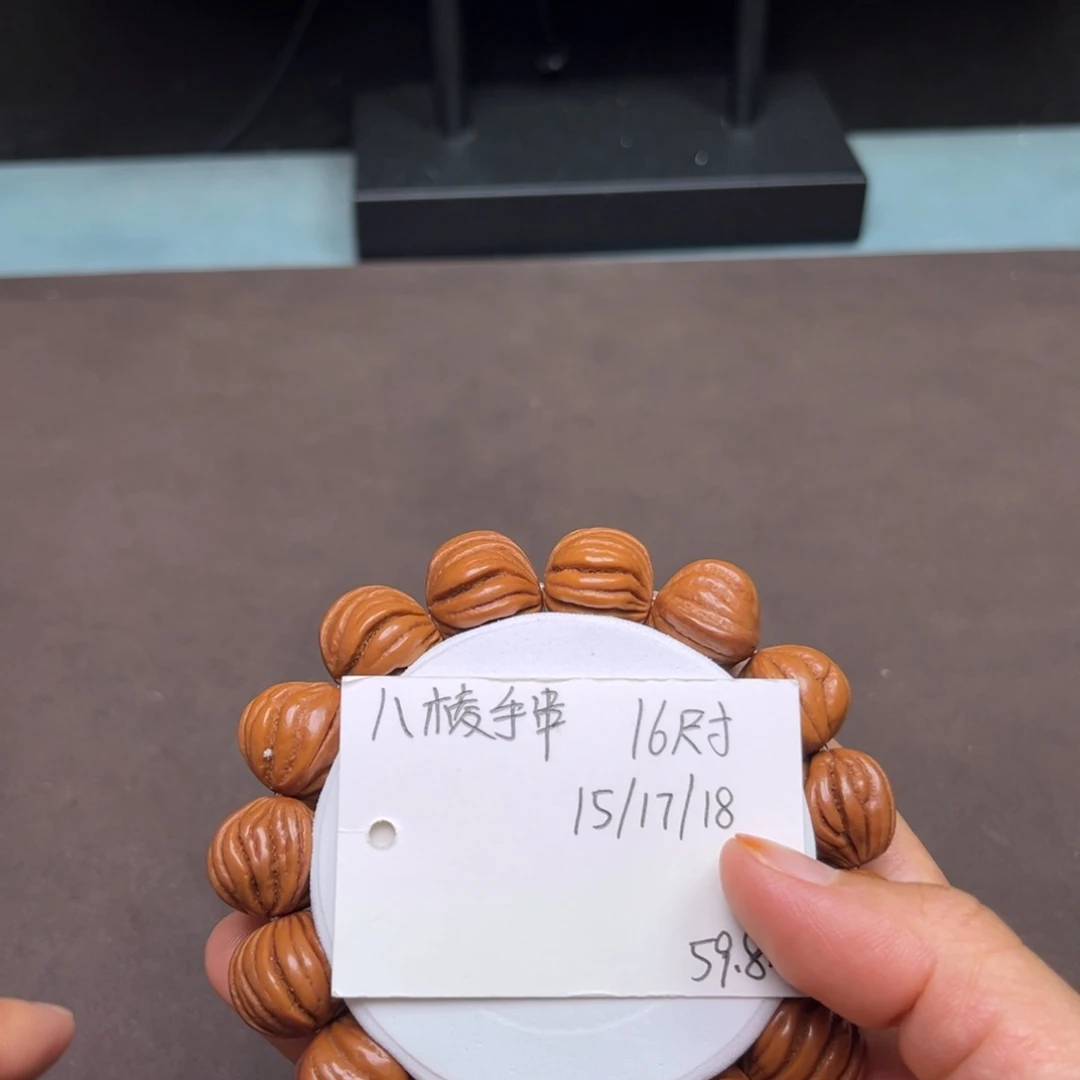 吊坠桃核八棱手串