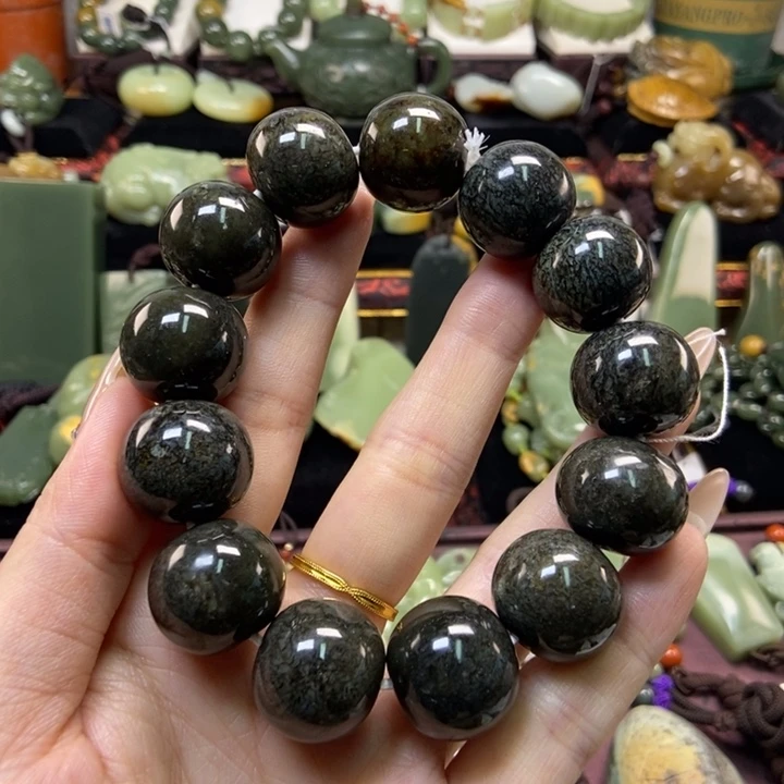 未镶嵌手串岫岩河磨玉（透闪石质玉）