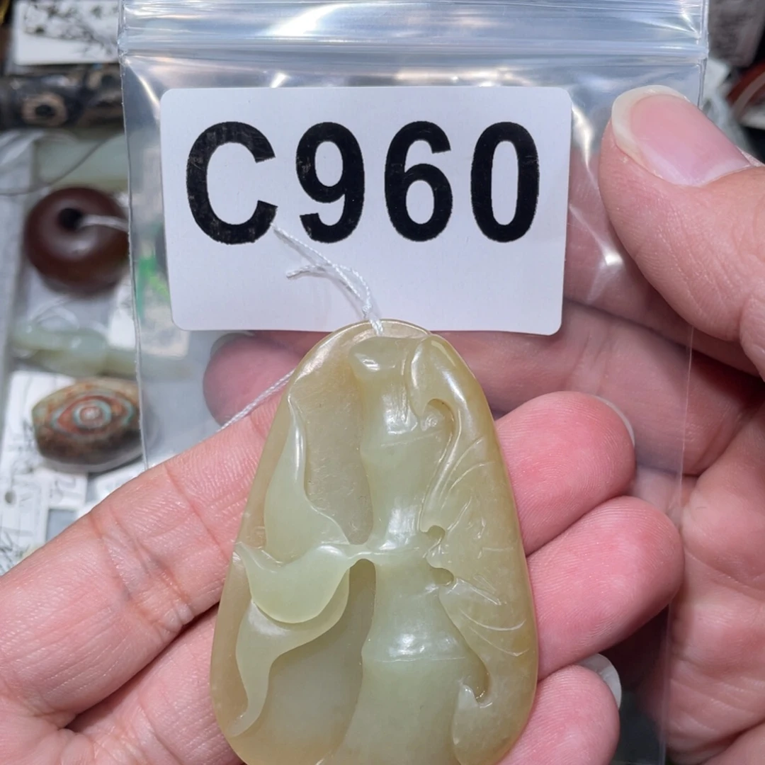 战***红和田玉未镶嵌颈饰