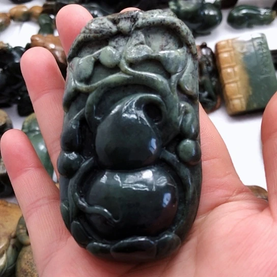 岫岩河磨玉（透闪石质玉）把件未镶嵌