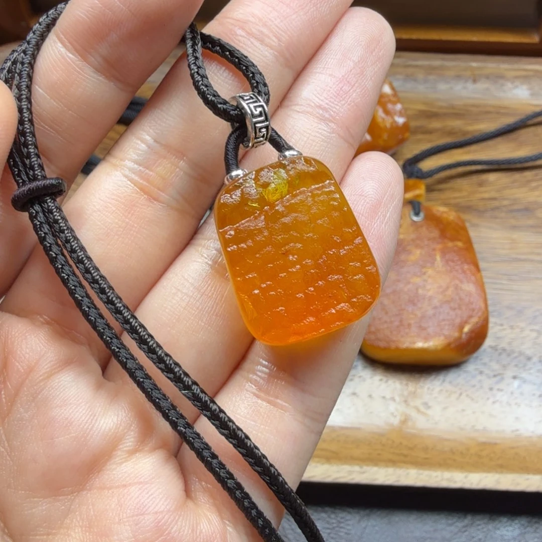 琥珀吊坠(赠链)未镶嵌