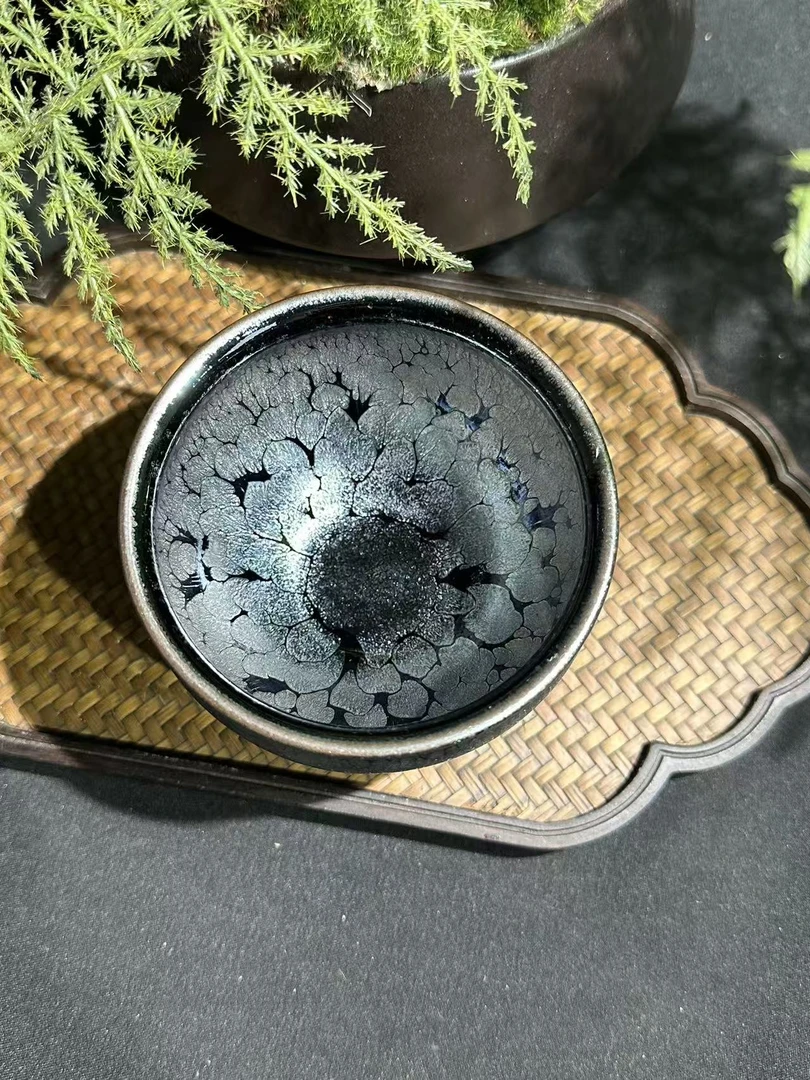 袁文辉精美黑牡丹茶盏一只