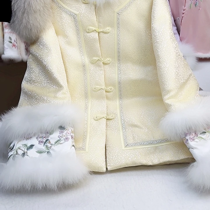 织绣真丝黄色羽绒服