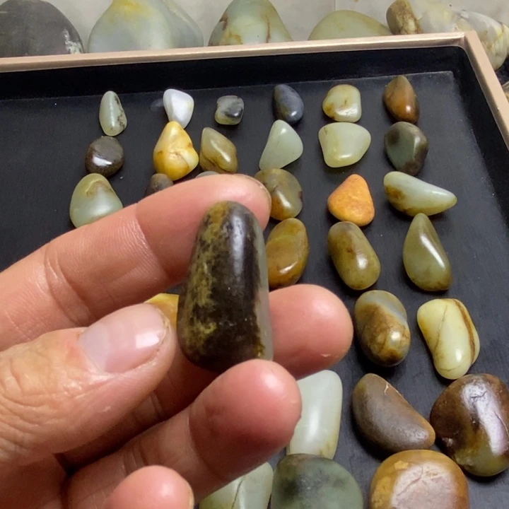 魅***陈和田玉（糖玉）未镶嵌珠宝奇石