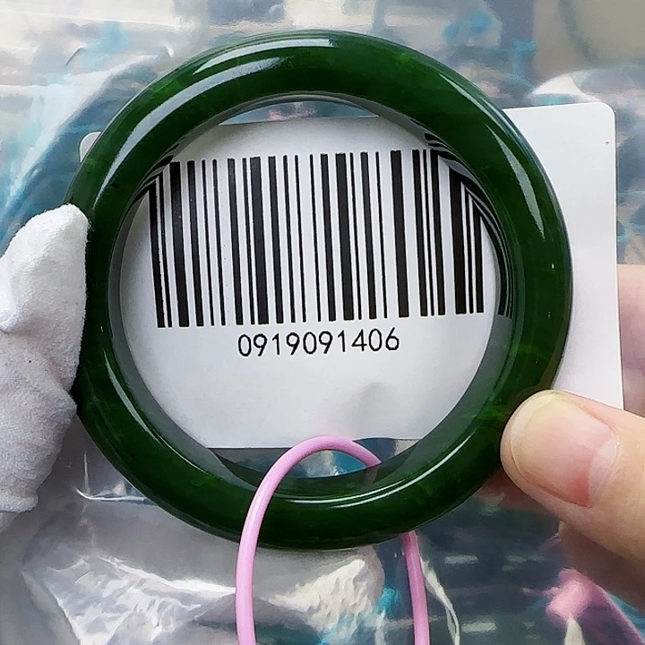 幸***光和田玉未镶嵌手镯包容5657