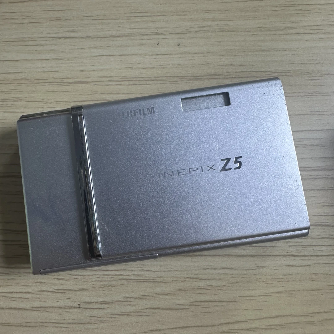 9新 Fujifilm/富士 富士z5，出片复古，自备xd卡，no退换