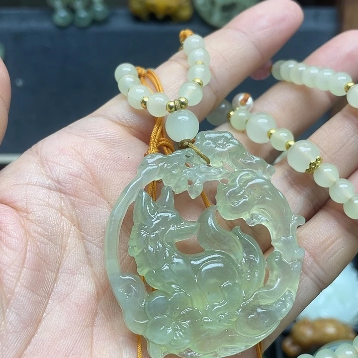 未镶嵌蛇纹石玉颈饰