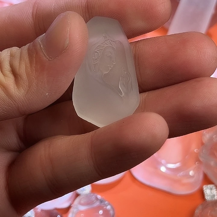石英质玉未镶嵌颈饰